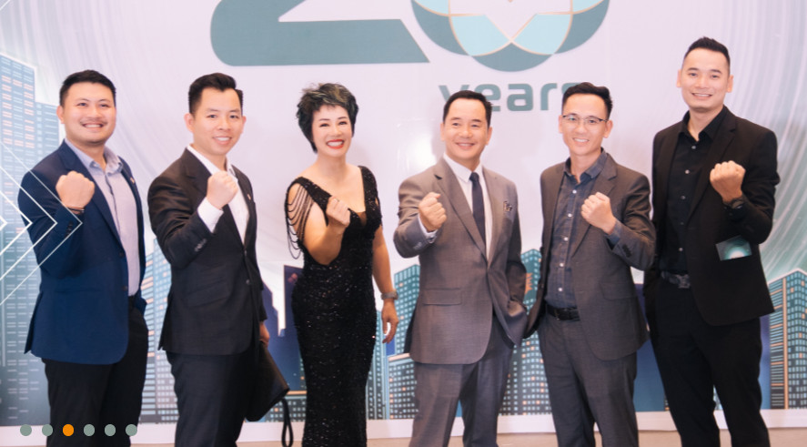 Đội ngũ sale BĐS chuyên nghiệp trong chiến dịch CenLand Tuyển Dụng.